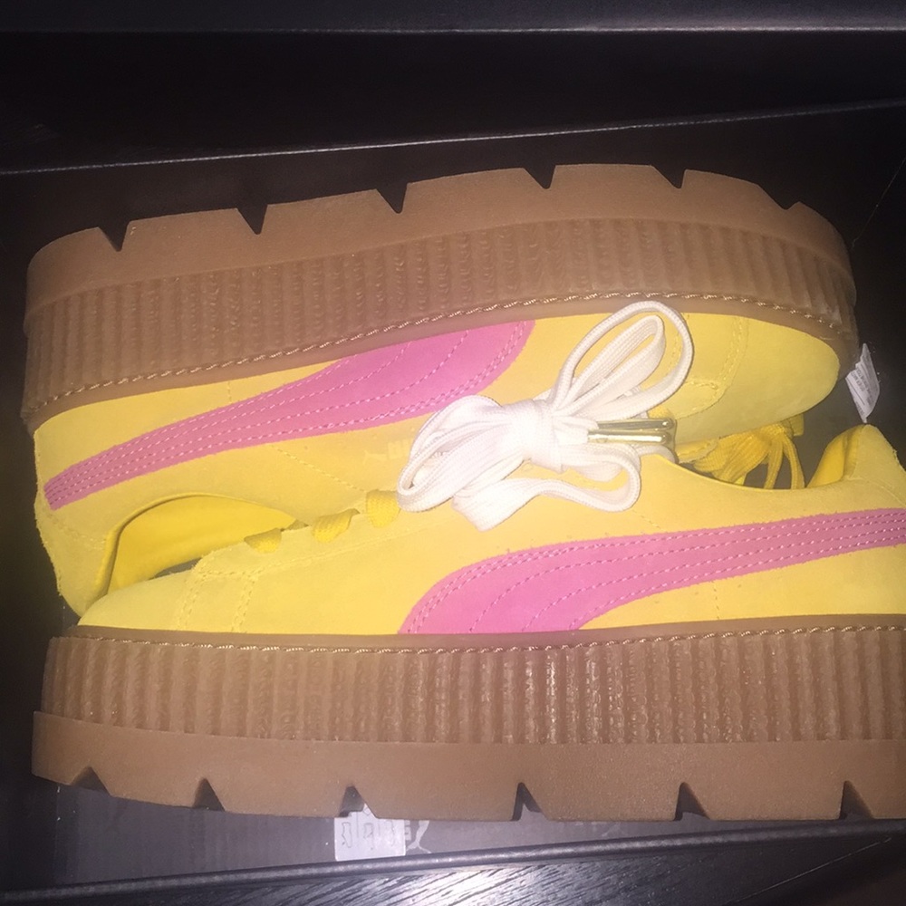 Rihanna fenty shoes size 9women/ box included